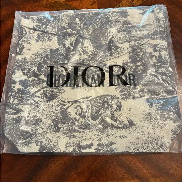 Christian Dior Tote Bag in Gray and Cream - Picture 3 of 5